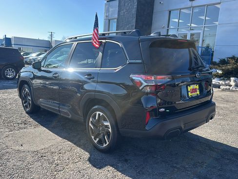 Used 2025 Subaru Forester Limited w/ Popular Package image 7