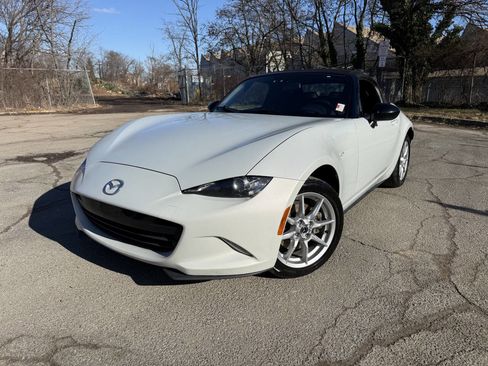 Used 2016 MAZDA MX-5 Miata Sport image 1