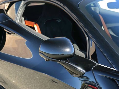 Used 2023 McLaren Artura RWD image 4