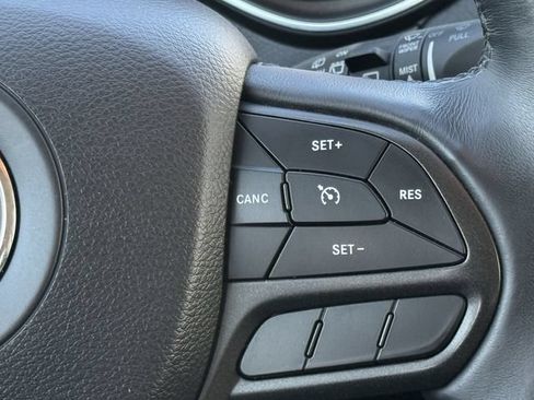 Used 2019 Jeep Cherokee Trailhawk w/ Cold Weather Group AWD/4WD image 15