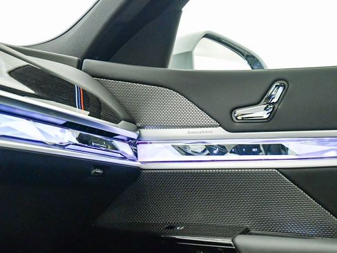 New 2026 BMW 740i w/ Premium Package image 27