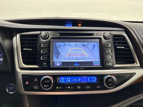 Used 2019 Toyota Highlander Limited Platinum AWD/4WD image 25