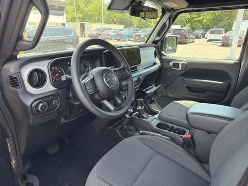 Used 2025 Jeep Wrangler Unlimited Sport AWD/4WD image 5