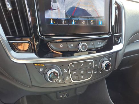 Used 2023 Chevrolet Traverse High Country AWD/4WD image 12
