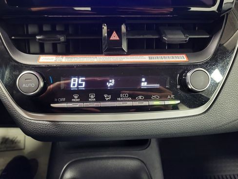 Used 2025 Toyota Corolla LE image 17