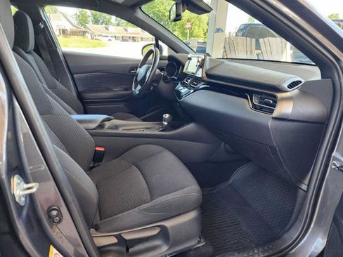 Used 2018 Toyota C-HR XLE FWD image 15