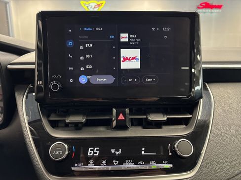 Used 2025 Toyota Corolla LE image 29