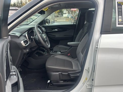 Used 2023 Chevrolet TrailBlazer LS image 11