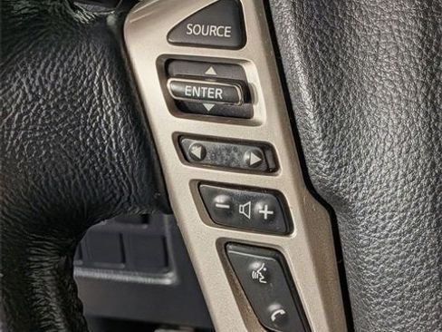 Used 2019 Nissan Titan SV w/ SV Convenience Package image 19
