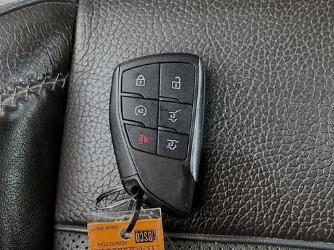 Used 2021 GMC Yukon Denali w/ Denali Premium Package AWD/4WD image 12