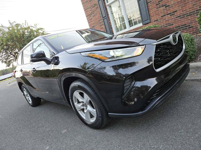 Used 2021 Toyota Highlander L FWD image 7