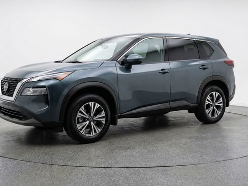 Used 2025 Nissan Rogue SV image 3