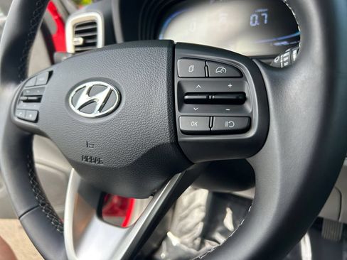 Used 2025 Hyundai Venue SEL FWD image 16