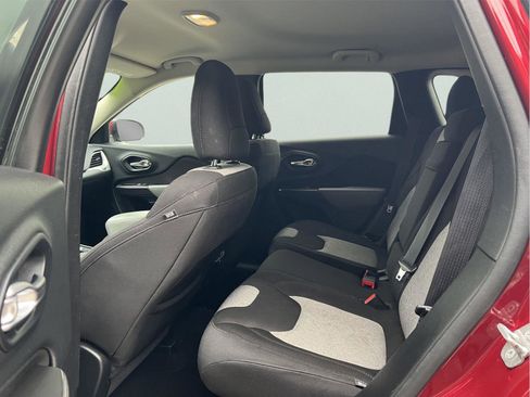 Used 2014 Jeep Cherokee Latitude w/ Comfort/Convenience Group FWD image 16