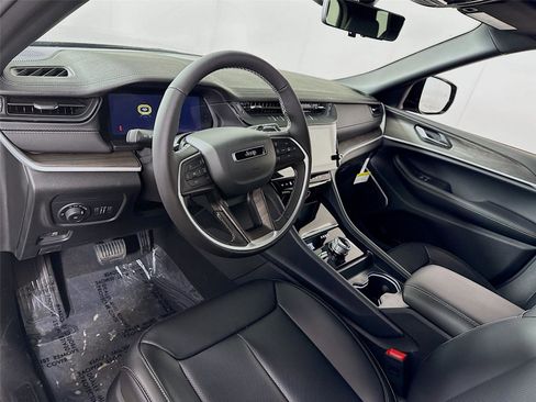 New 2026 Jeep Grand Cherokee L Limited w/ Luxury Tech Group II AWD/4WD image 4