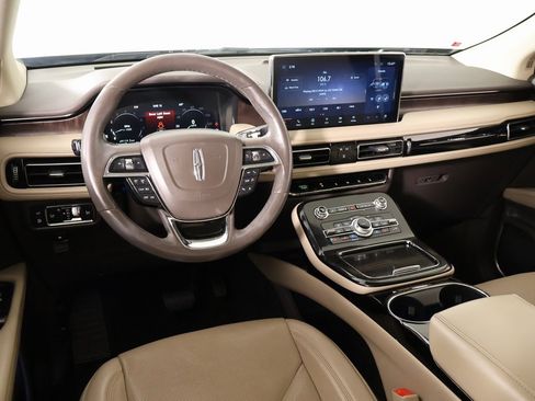 Used 2022 Lincoln Nautilus Reserve w/ Luxury Package image 2