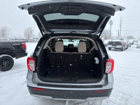 Used 2022 Ford Explorer XLT w/ Equipment Group 202A image 10