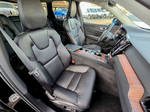 Used 2024 Volvo XC60 B5 Plus image 36