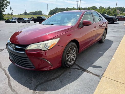 Used 2015 Toyota Camry LE FWD image 3