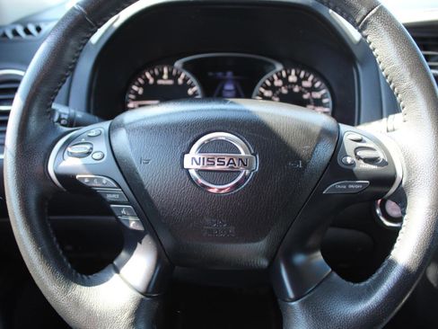 Used 2020 Nissan Pathfinder SV AWD/4WD image 15