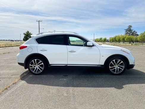 Used 2016 INFINITI QX50 2WD w/ Deluxe Touring Package image 4