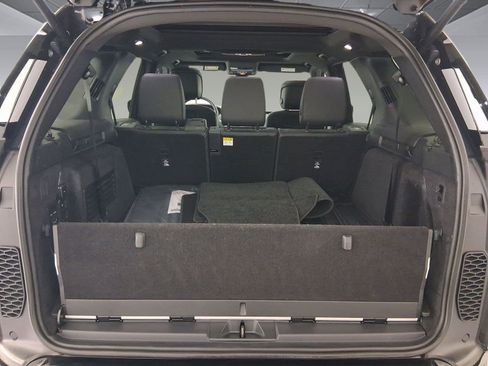 Used 2025 Land Rover Discovery Dynamic SE image 30