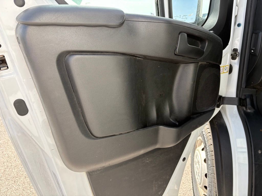 Used 2024 RAM ProMaster 2500 w/ Convenience Group FWD image 9