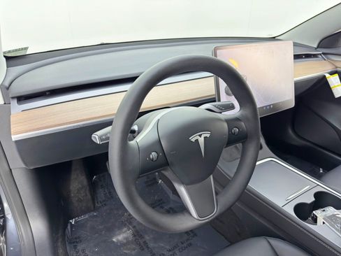 Used 2023 Tesla Model 3 Standard Range image 14