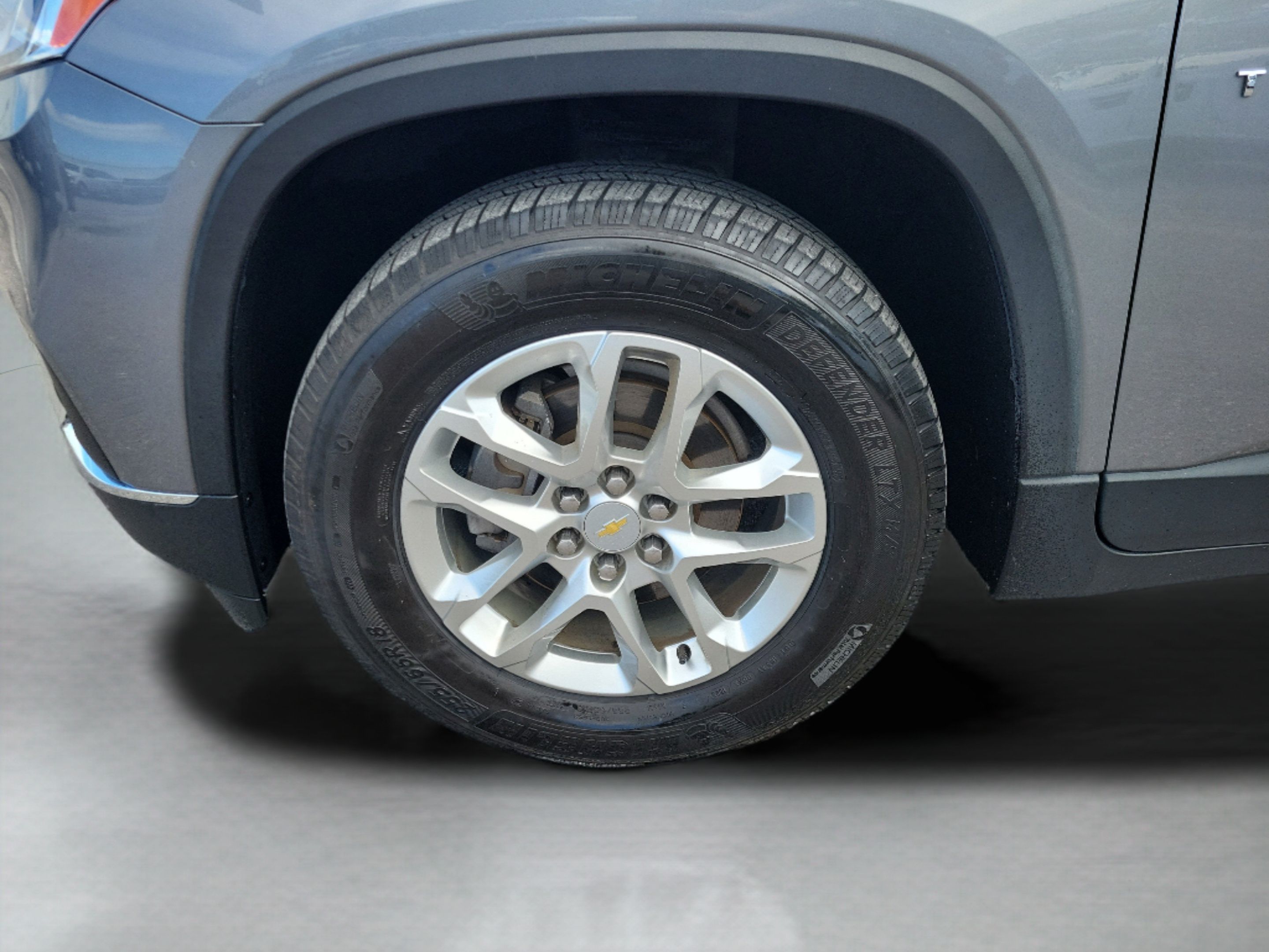 Used 2020 Chevrolet Traverse LT FWD image 6