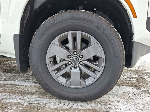 Used 2025 Nissan Frontier SV image 26