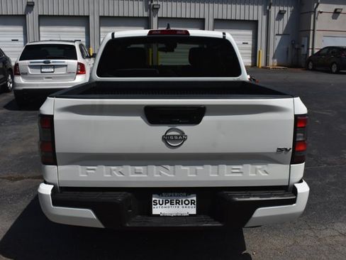 Used 2024 Nissan Frontier SV RWD image 6