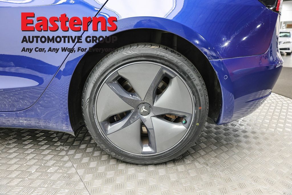 Used 2020 Tesla Model 3 Standard Range RWD image 11