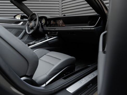 Certified 2024 Porsche 911 Turbo S AWD/4WD image 38
