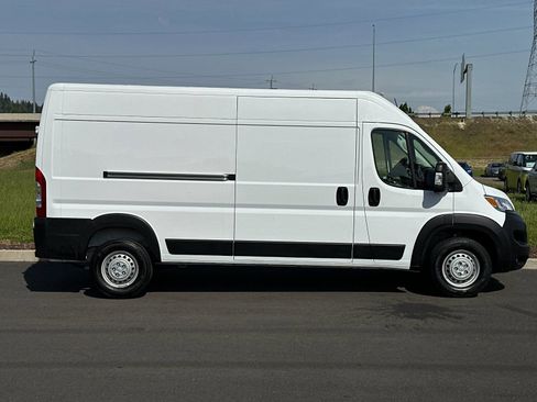 Used 2024 RAM ProMaster 2500 FWD image 2