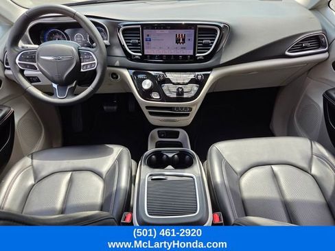 Used 2023 Chrysler Pacifica Touring-L FWD image 14