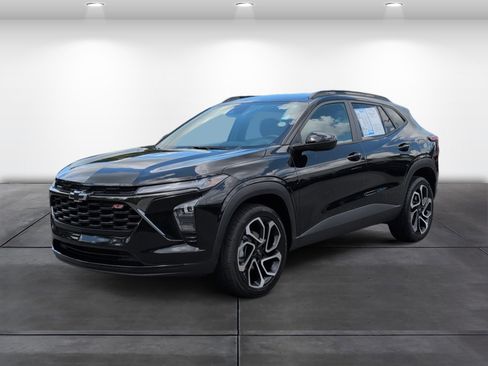 Used 2025 Chevrolet Trax RS FWD image 4