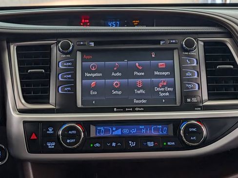 Used 2019 Toyota Highlander XLE AWD/4WD image 25