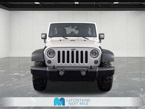 Used 2015 Jeep Wrangler Unlimited Rubicon w/ Connectivity Group image 8