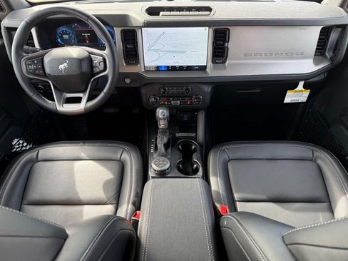 New 2025 Ford Bronco Outer Banks w/ Sasquatch Package AWD/4WD image 17
