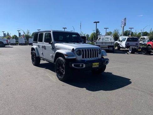 Used 2023 Jeep Wrangler Unlimited Sahara image 8