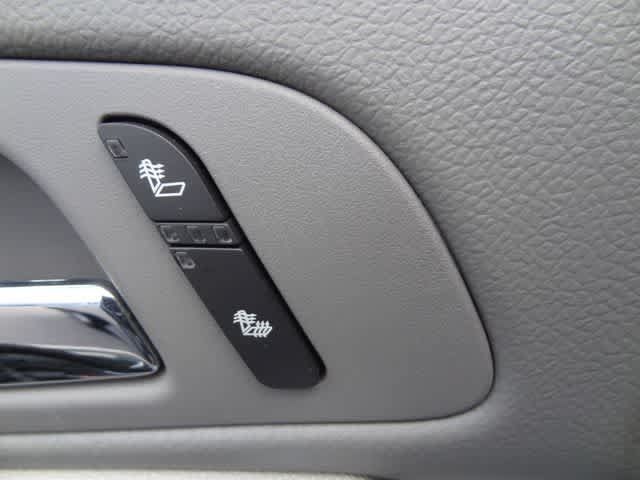 Used 2014 Chevrolet Suburban LT RWD image 17