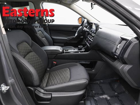 Used 2024 Nissan Pathfinder SV AWD/4WD image 25