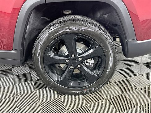 New 2025 Jeep Grand Cherokee Altitude image 17