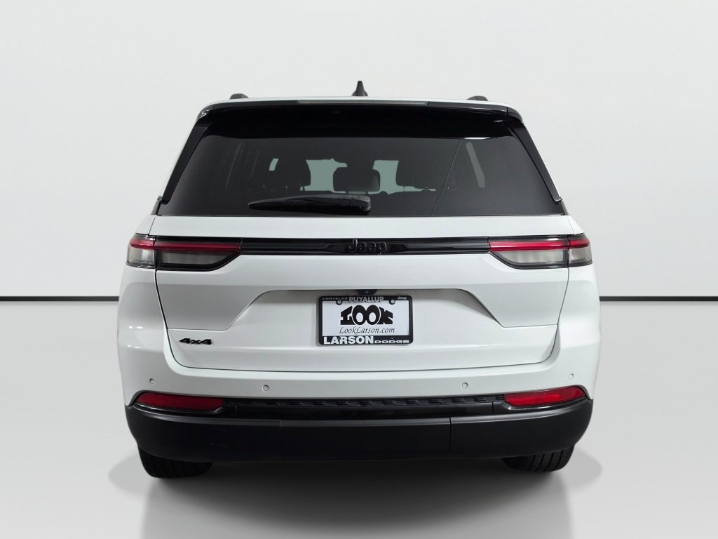 Used 2023 Jeep Grand Cherokee Altitude AWD/4WD image 4