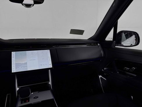New 2025 Land Rover Range Rover SE image 31