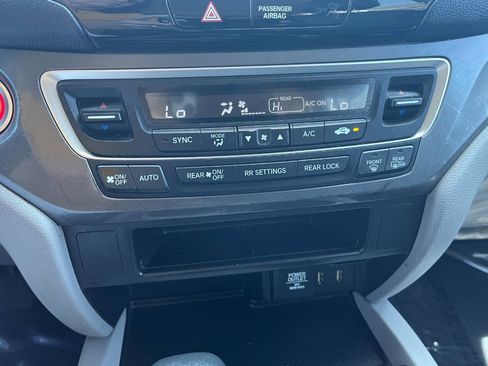 Used 2017 Honda Pilot EX image 32