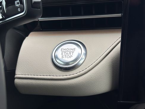 New 2025 Lincoln Nautilus Reserve image 20