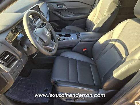 Used 2025 Nissan Rogue SV w/ SV Premium Package FWD image 10