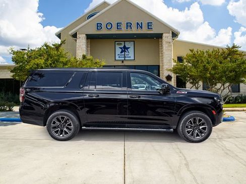 Used 2022 Chevrolet Suburban Z71 w/ Luxury Package AWD/4WD image 6