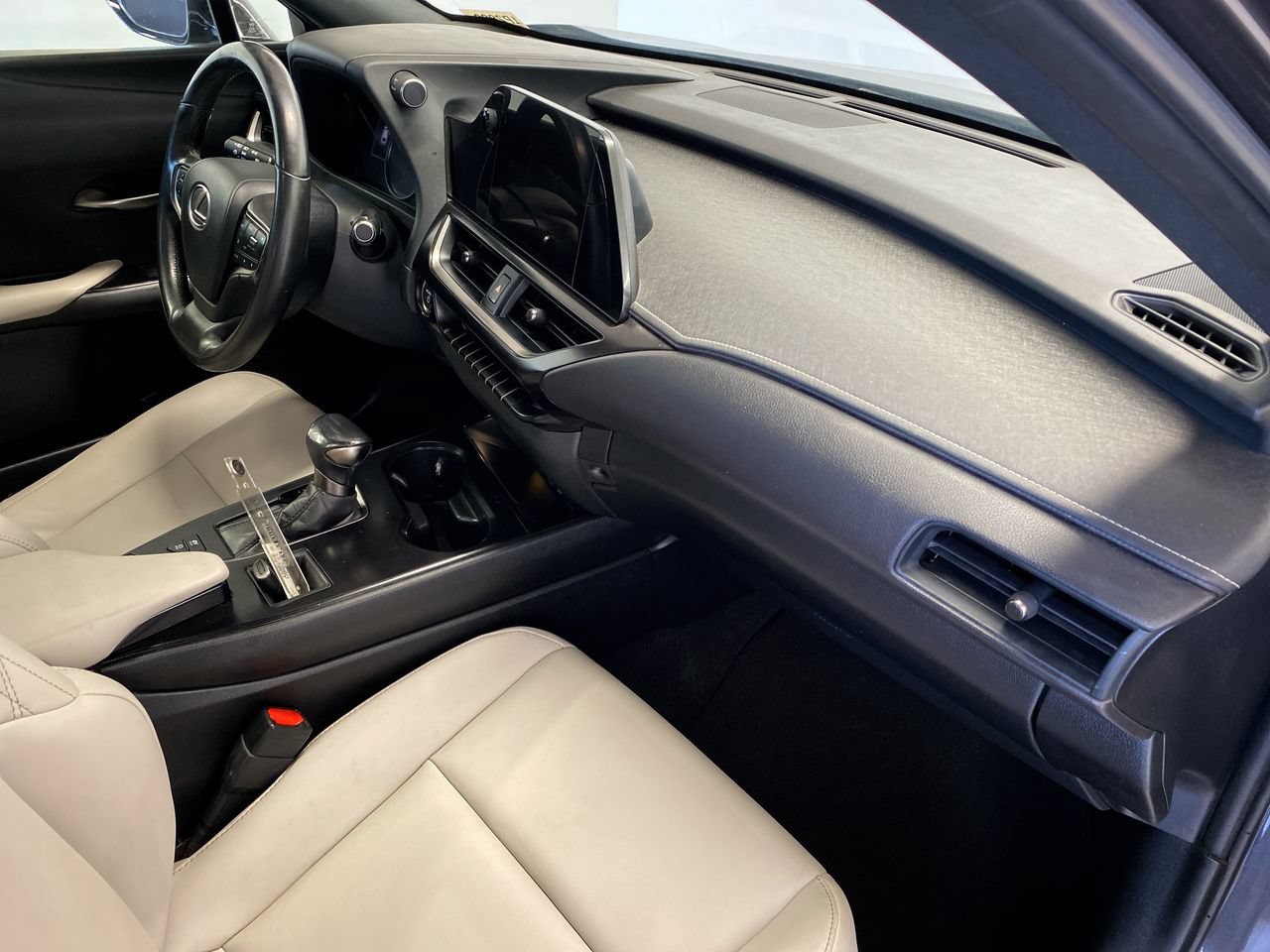 Used 2023 Lexus UX 250h FWD w/ Accessory Package (Z1) image 29